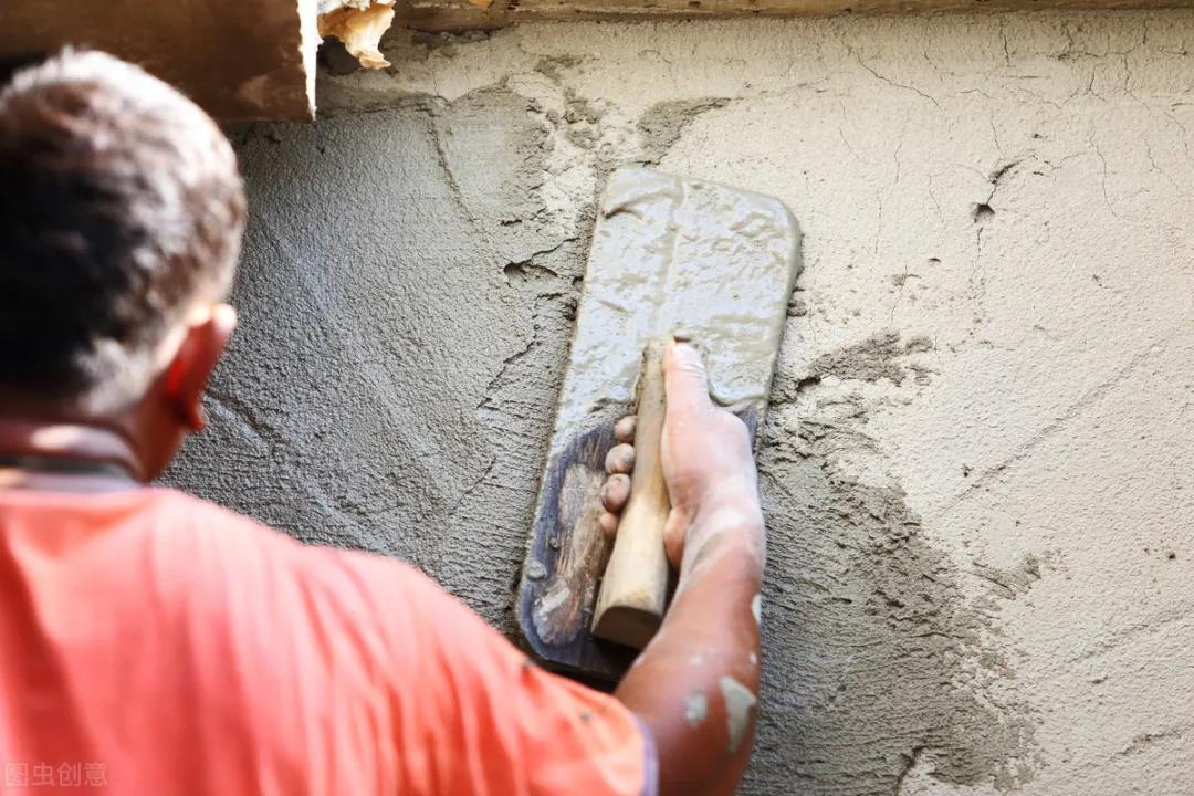 Çimento harcı sıvalı duvar neden çatlak görünüyor?